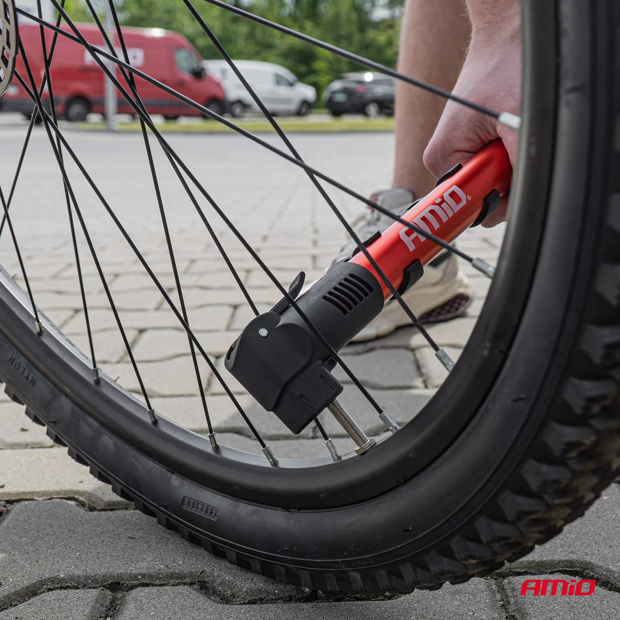 Cykelhåndpumpe med to ventiltyper