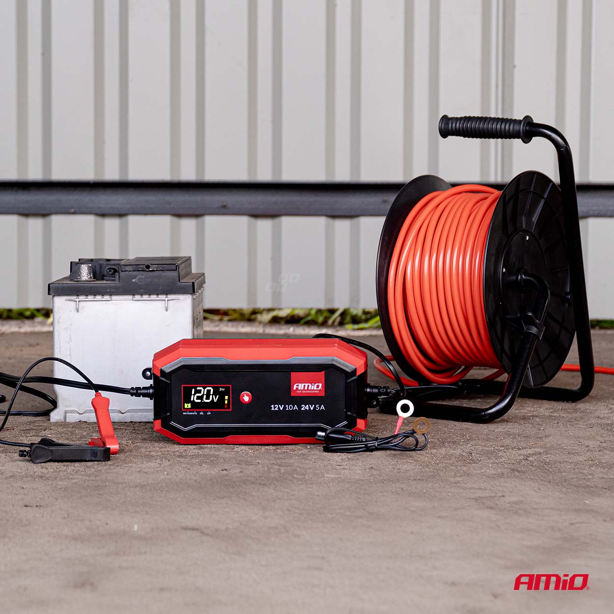Digital batterilader til AGM GEL og LiFePO4 set fra siden