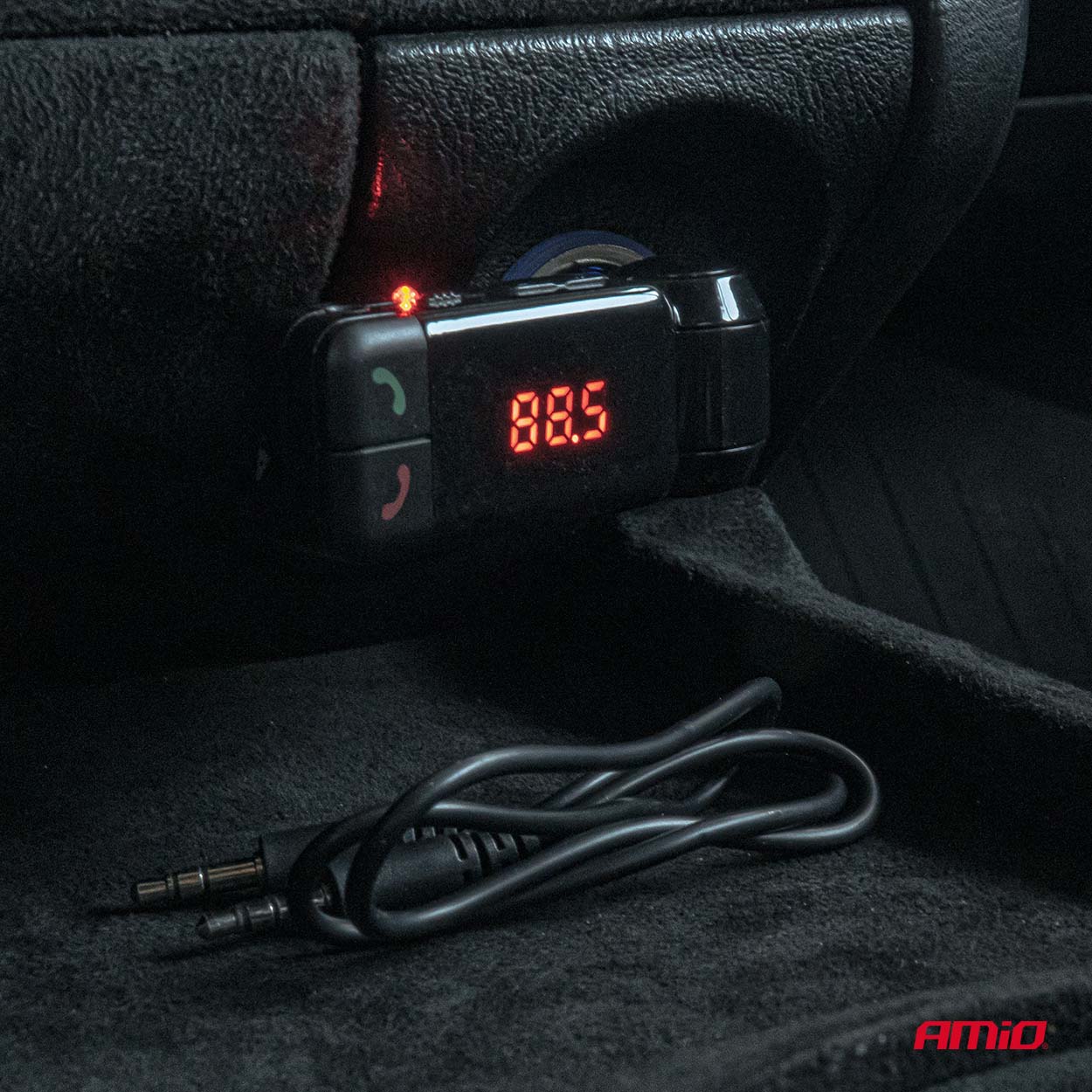 FM-transmitter med Bluetooth og håndfri opkald