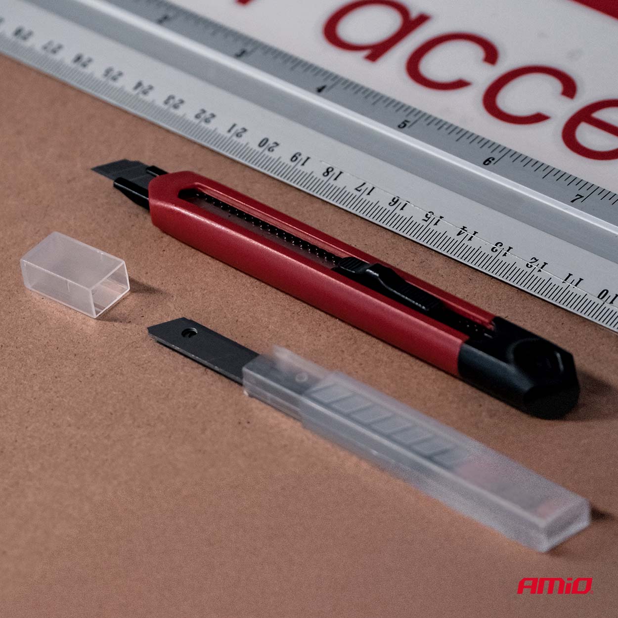 Universalkniv med udskiftelige blade