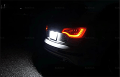 LED Nummerpladelys Audi – CANBUS (A3, A4, A6, Q7 m.fl.) viser kraftigt hvidt lys bagpå bilen.